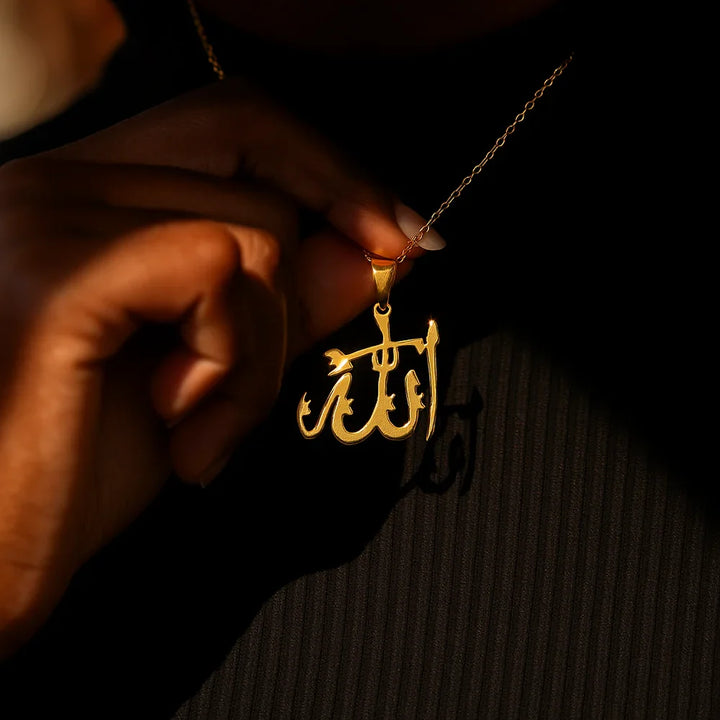 قلادة قمر سيليستيال الله