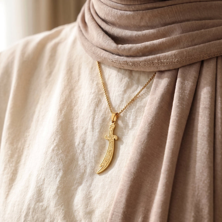Qalbiya Lion's Blade Necklace
