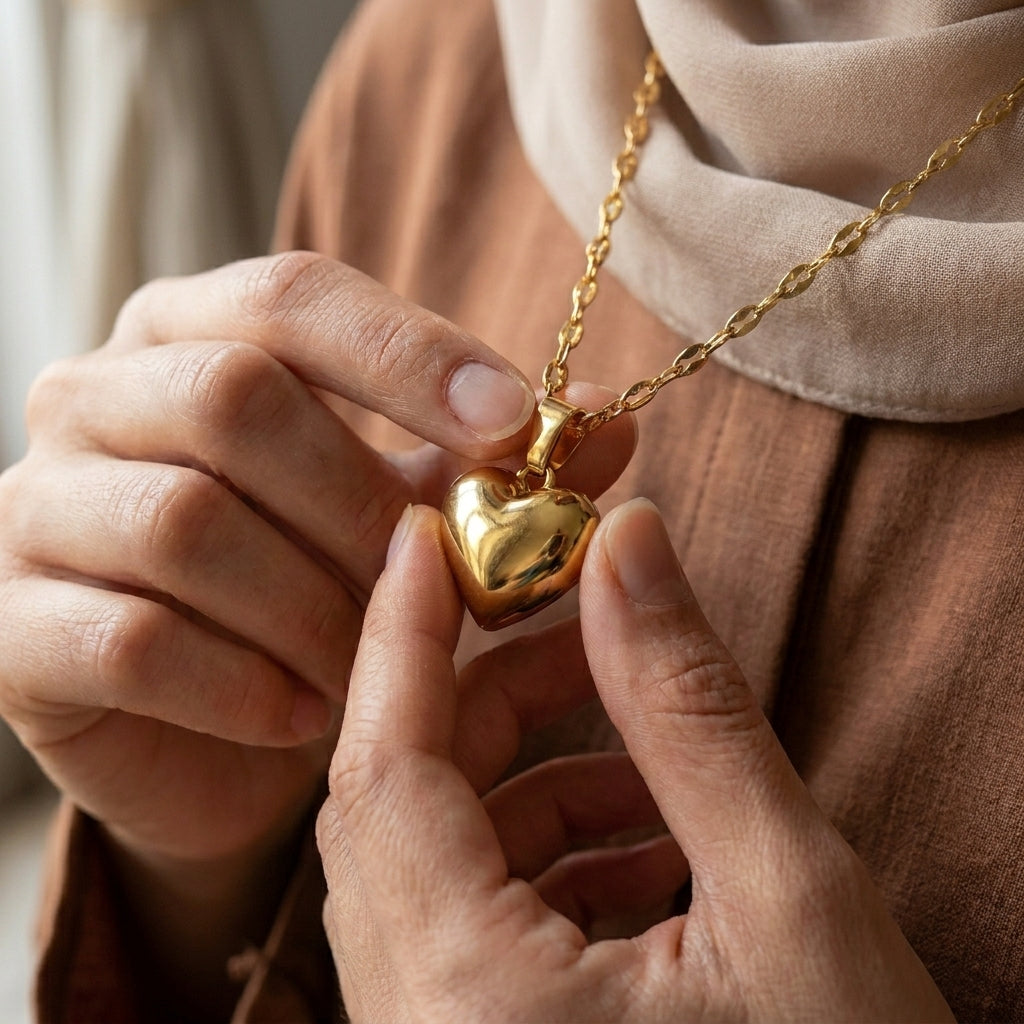 قلادة قمر نور القلب